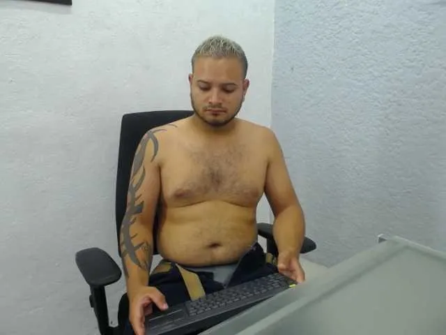 Live sex webcam photo for Joseph-ma #275716028