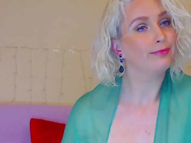 Live sex webcam photo for JosephineG #272316196