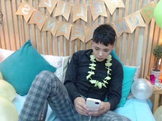 Live sex webcam photo for JoshPascal #276711441