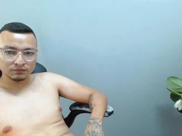 Live sex webcam photo for JoshuaDanger #277361006