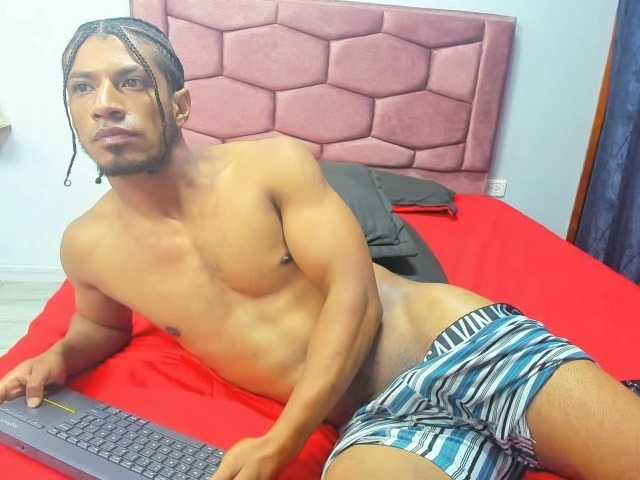 Live sex webcam photo for JowellCH #275648969