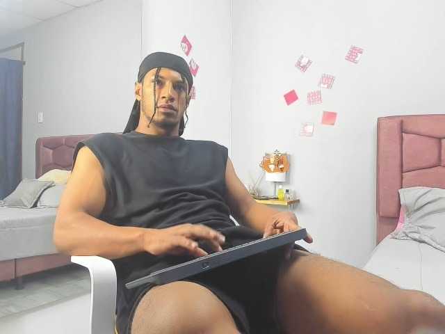 Live sex webcam photo for JowellCH #275674969