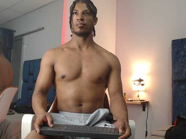 Live sex webcam photo for JowellCH #275746113