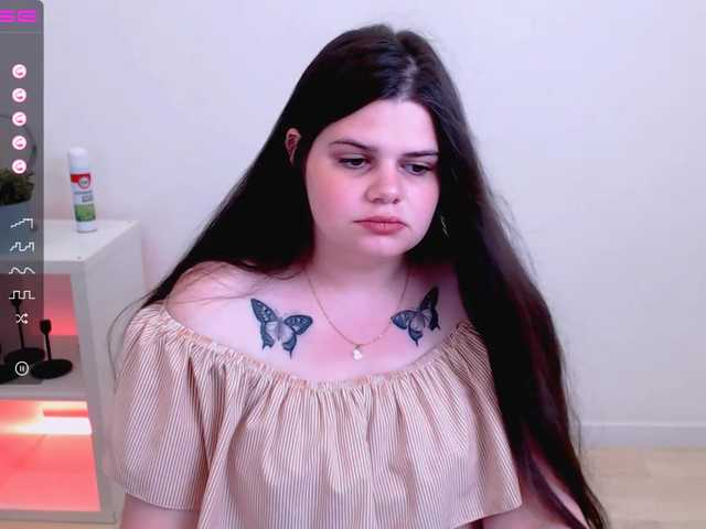 Live sex webcam photo for JoyOnee #273931497