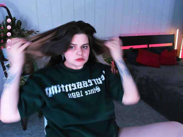 Live sex webcam photo for JoyOnee #277153669