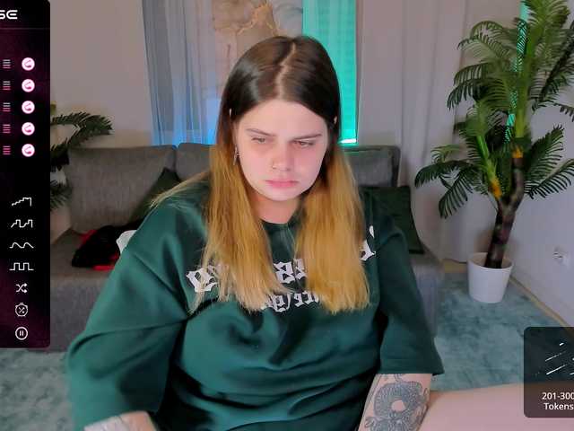 Live sex webcam photo for JoyOnee #277195544