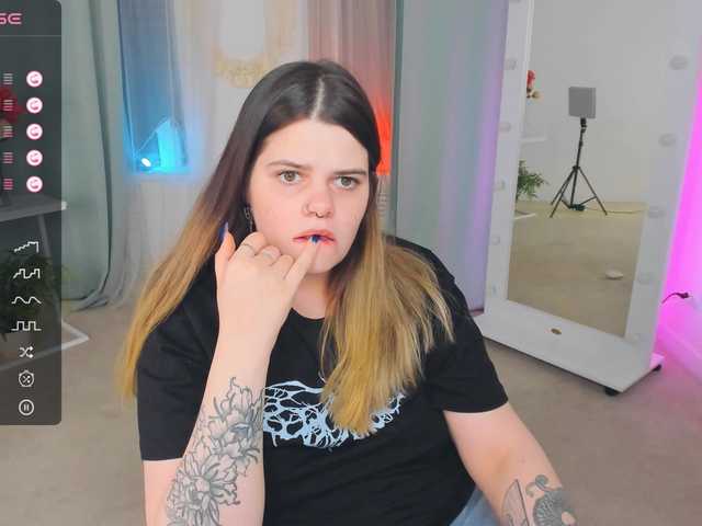 Live sex webcam photo for JoyOnee #277264071