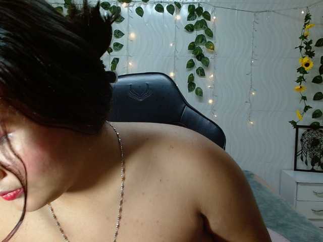 Live sex webcam photo for JoyceOwent23 #276810730