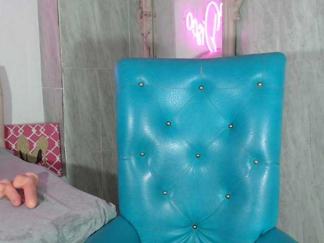 Live sex webcam photo for JoyceOwent23 #276935950