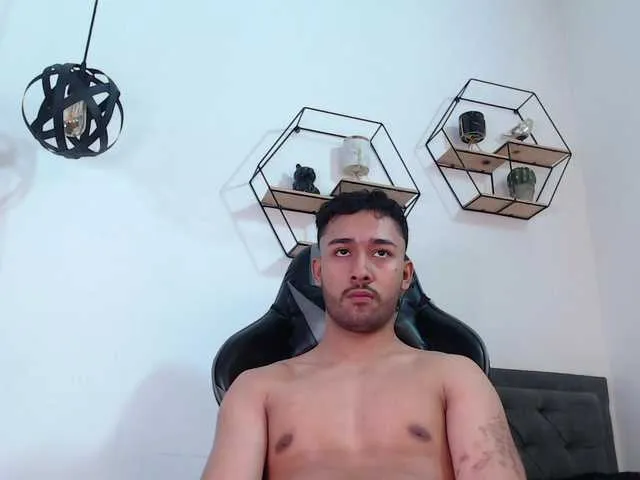 Live sex webcam photo for JuanDavid9-9 #275524070