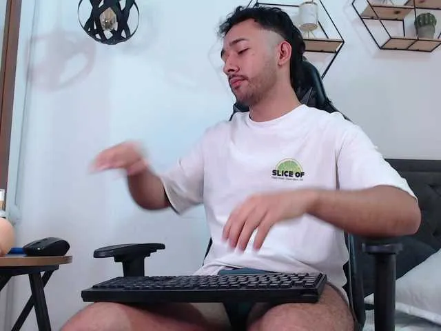 Live sex webcam photo for JuanDavid9-9 #275531013