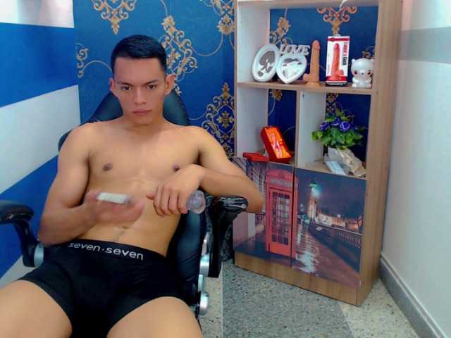 Live sex webcam photo for JuanStele #275662355