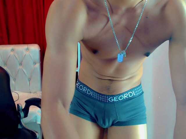 Live sex webcam photo for JuanStele #275675333