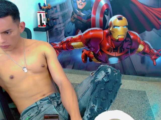 Live sex webcam photo for JuanStele #275688539