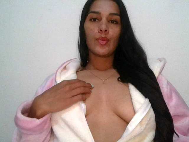 Live sex webcam photo for JuanaBrunette #291126937