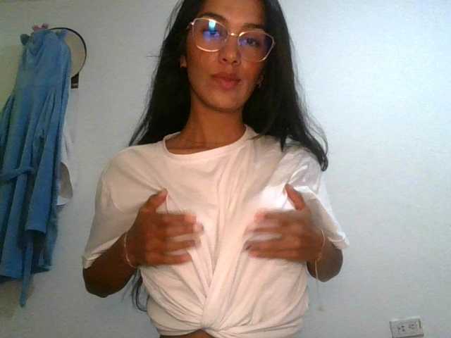 Live sex webcam photo for JuanaBrunette #291458850