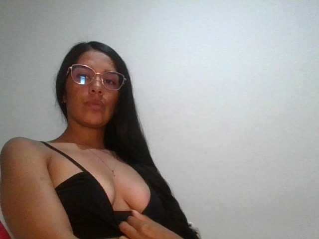 Live sex webcam photo for JuanaBrunette #292236546