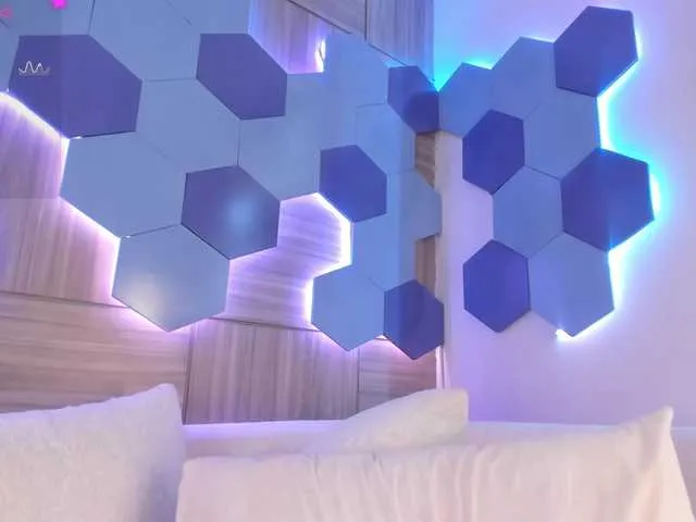 Live sex webcam photo for JuanaReed #290638785