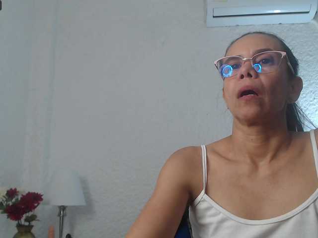 Live sex webcam photo for Juanita-del-M #275512296