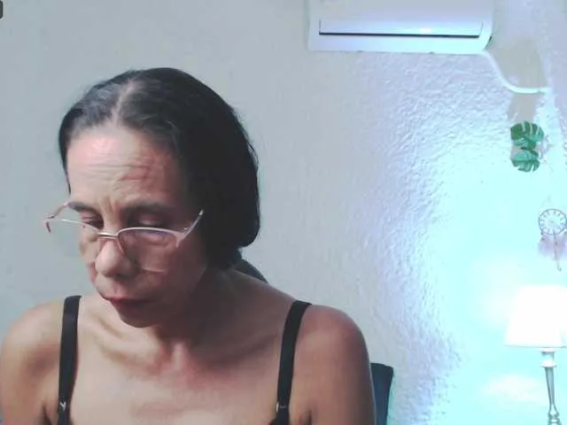 Live sex webcam photo for Juanita-del-M #275531511