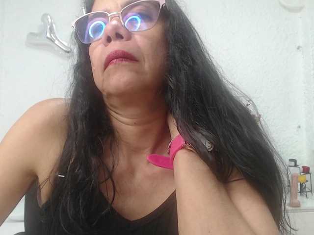 Live sex webcam photo for Juanita-del-M #275735235