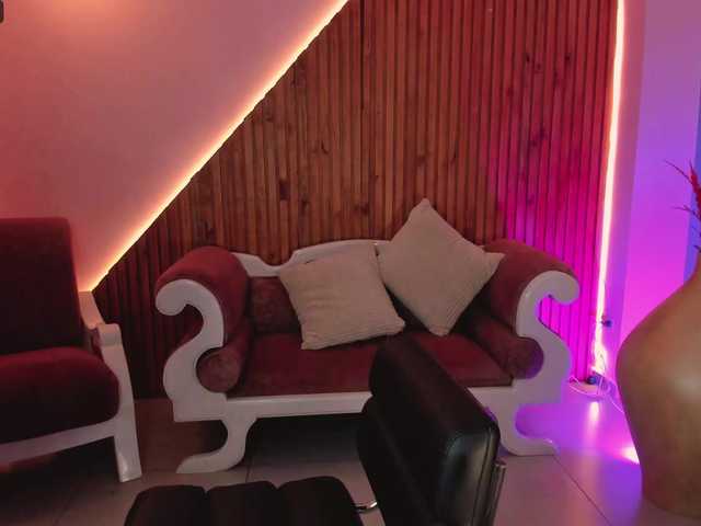 Live sex webcam photo for JuanitaClay #288047353