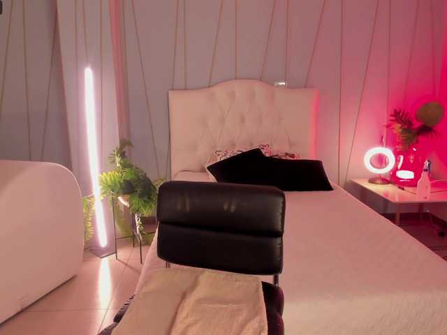 Live sex webcam photo for JuanitaClay #288047385