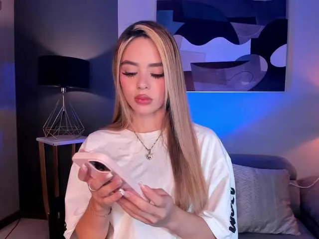 Live sex webcam photo for JuanitaClay #291852348