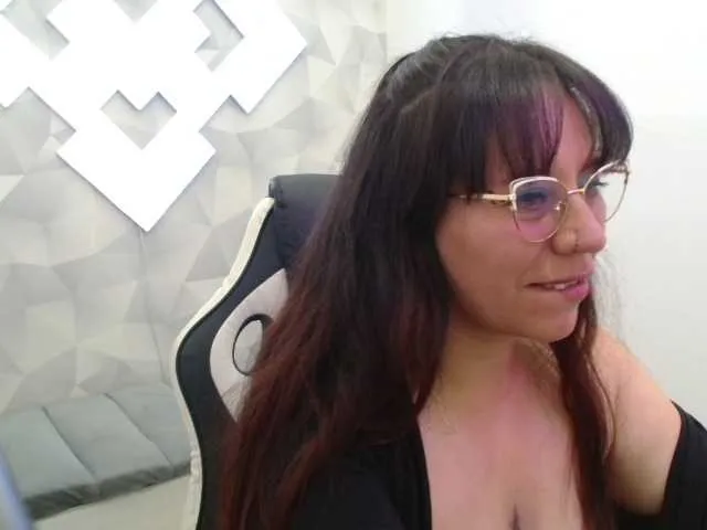 Live sex webcam photo for JuanitaRed3x #275696822