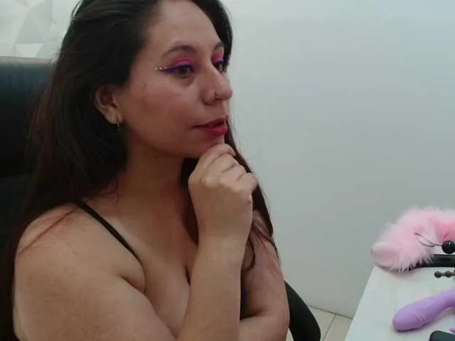 Live sex webcam photo for JuanitaRed3x #276002493