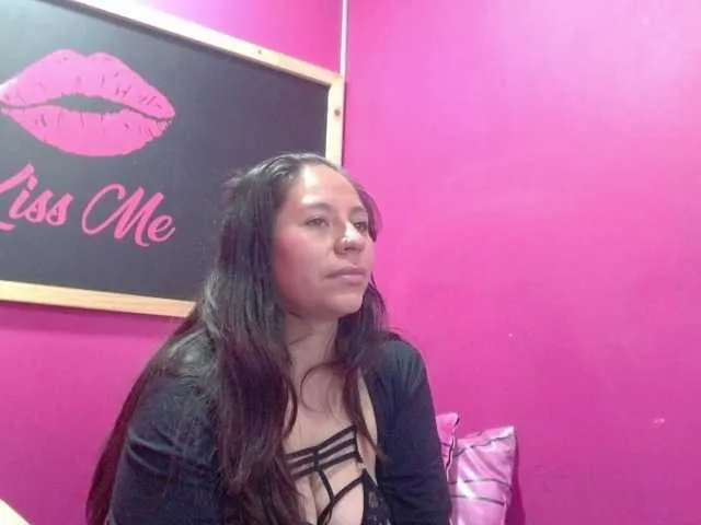 Live sex webcam photo for JuanitaRed3x #276538404