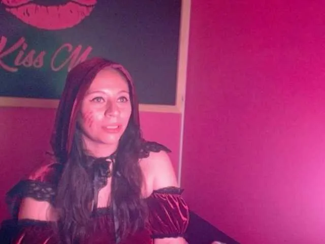 Live sex webcam photo for JuanitaRed3x #276594086