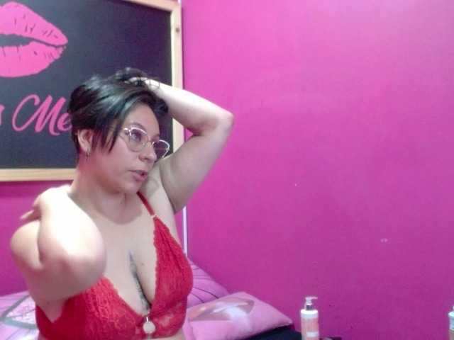 Live sex webcam photo for JuanitaRed3x #276711158