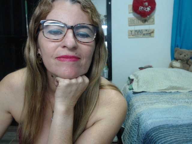 Live sex webcam photo for JuanitaWouti #276681128