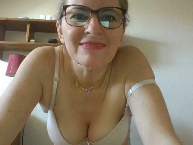 Live sex webcam photo for JuanitaWouti #277407191
