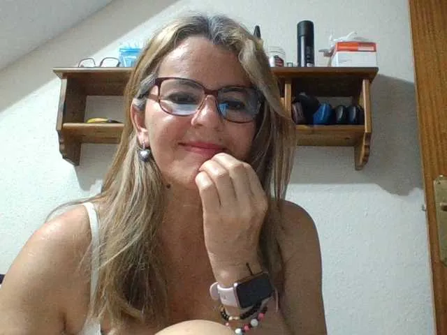 Live sex webcam photo for JuanitaWouti #291006577