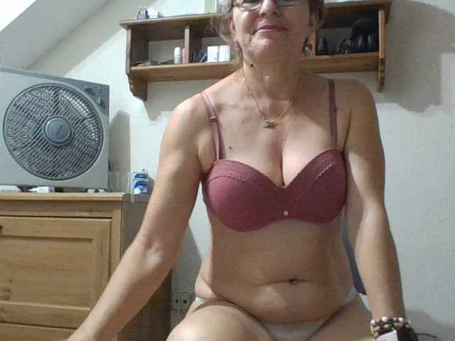 Live sex webcam photo for JuanitaWouti #292005035