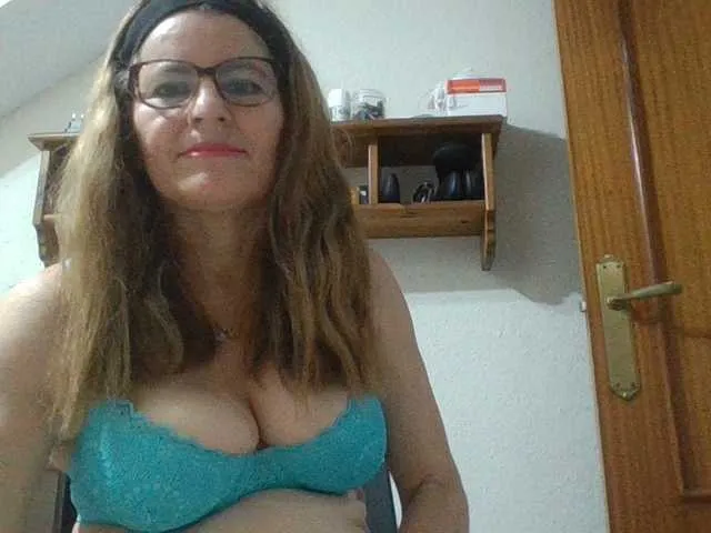 Live sex webcam photo for JuanitaWouti #292084943