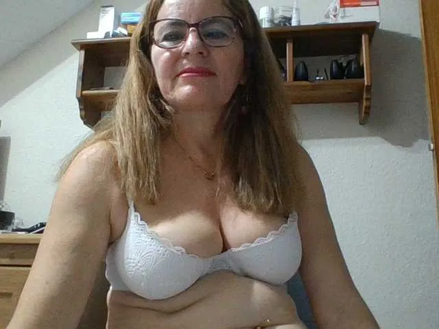 Live sex webcam photo for JuanitaWouti #292265400