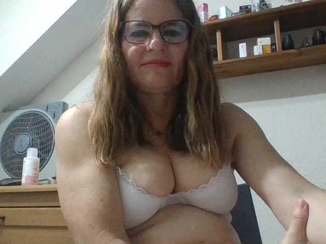 Live sex webcam photo for JuanitaWouti #292351235