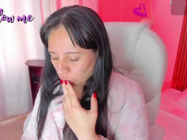 Live sex webcam photo for Juanitadoll #290677679