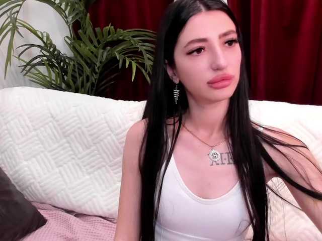 Live sex webcam photo for JudithCooki #273881129