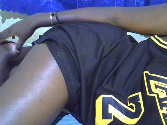 Live sex webcam photo for Juicy-pussy1 #292073851