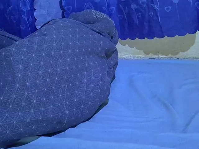 Live sex webcam photo for Juicy-pussy1 #292075576