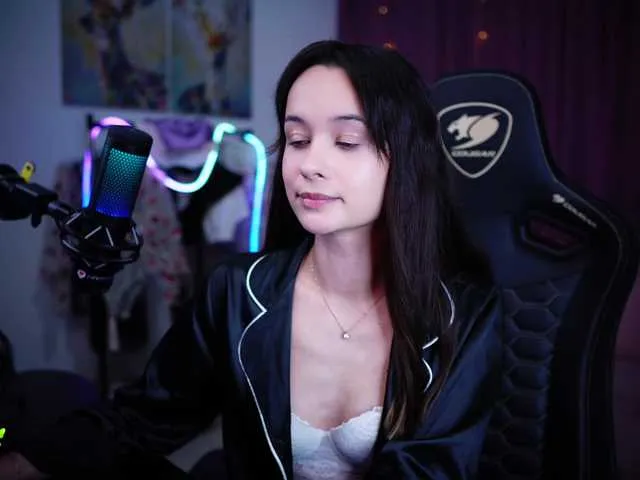 Live sex webcam photo for JuicyAngel #278100209