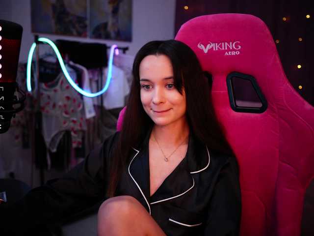 Live sex webcam photo for JuicyAngel #278211209