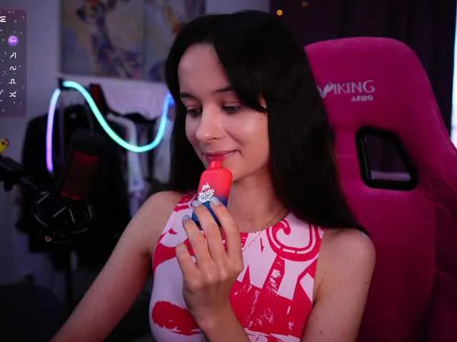 Live sex webcam photo for JuicyAngel #278236685