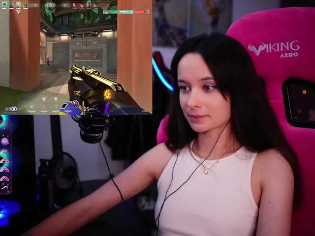 Live sex webcam photo for JuicyAngel #278258912