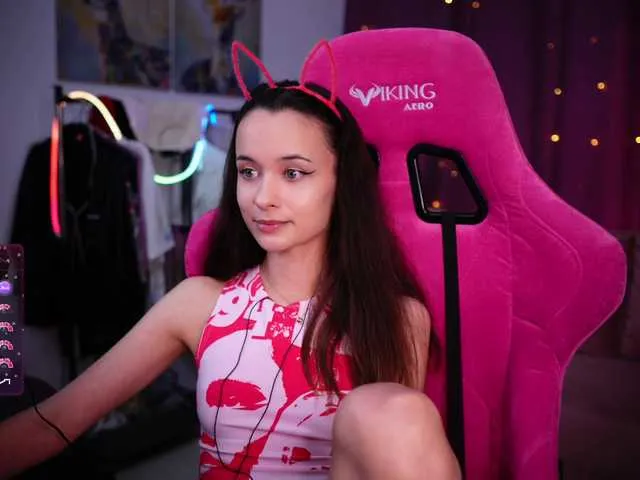 Live sex webcam photo for JuicyAngel #278292278