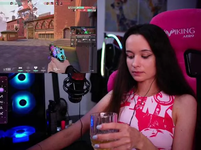 Live sex webcam photo for JuicyAngel #278293869